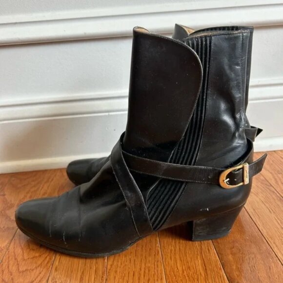 Salvatore Ferragamo Shoes - Salvatore Ferragamo black leather ankle boots booties size 9.5